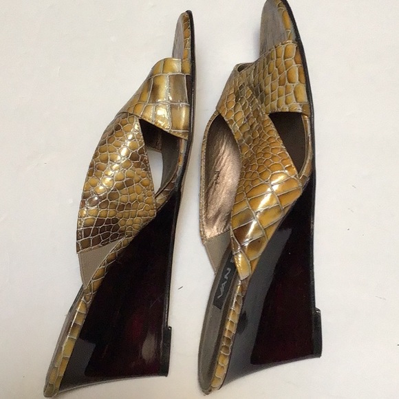 Vaneli Faux Gold Crocodile Reptile Snakeskin Patent Wedge High Heel Sandal 8.5 N - Picture 10 of 14